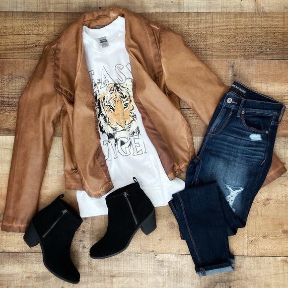 Soft White Oversized Graphic Sweatshirt~ EASY TIGER ⭐️BRAND NEW - Picture 9 of 10